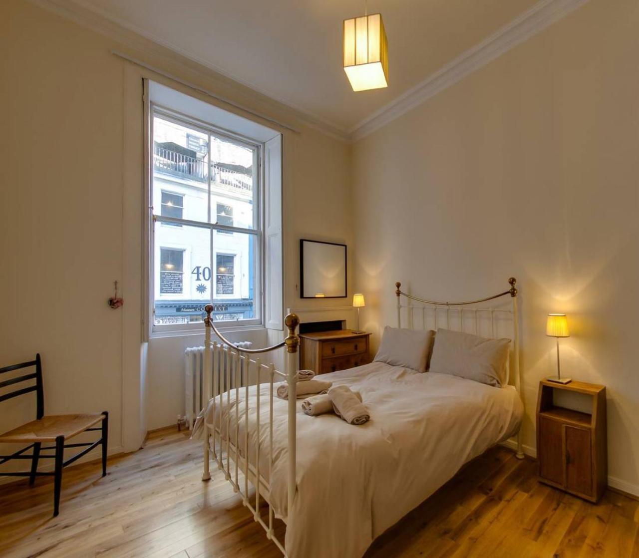 Altido Spacious 2Bed In Heart Of Old Town - Diagon Alley エディンバラ エクステリア 写真